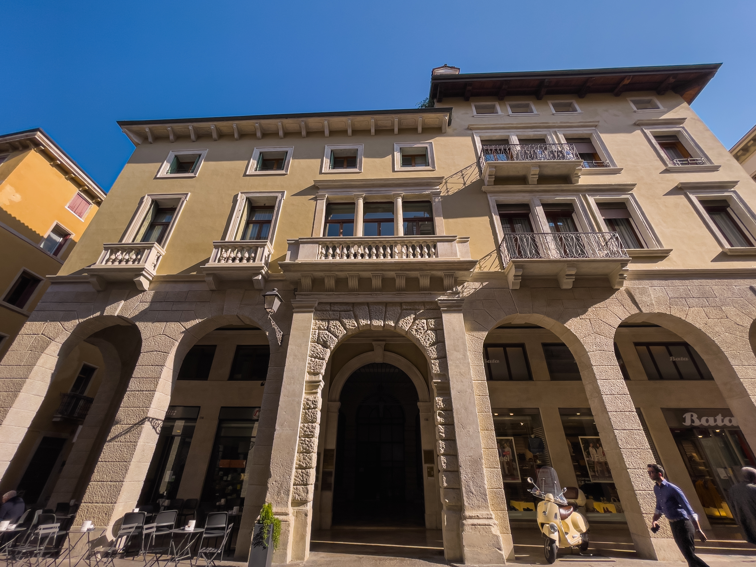 Palazzo Lonigo ora Curti a Vicenza: restauro conservativo delle facciate