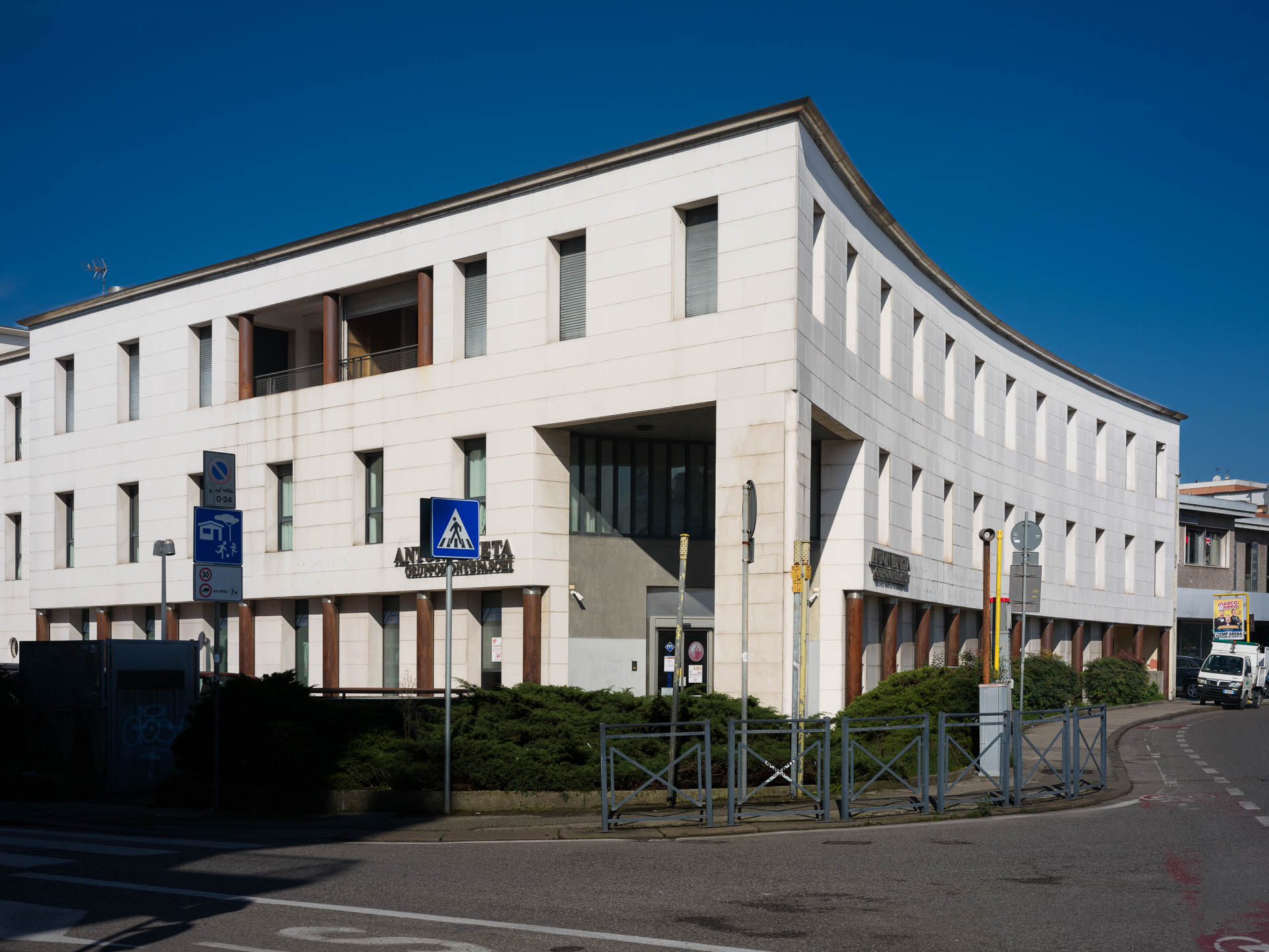 De-facci-spa-costruzioni-ccommerciali-direzionali_B0001541_p_p_Lr_web_hd